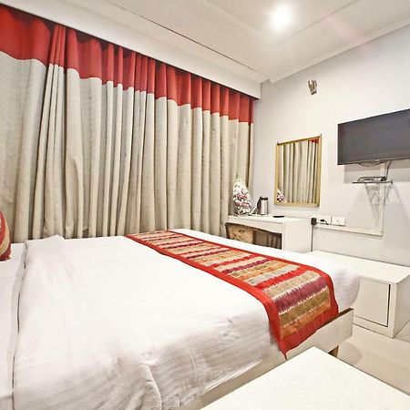 Hotel Diamond Plaza Csandígarh Kültér fotó