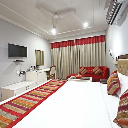 Hotel Diamond Plaza Csandígarh Kültér fotó