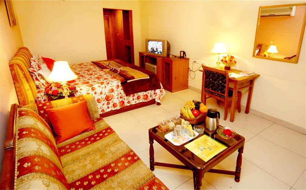 Hotel Diamond Plaza Csandígarh Kültér fotó