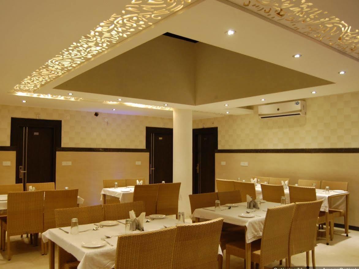 Hotel Diamond Plaza Csandígarh Kültér fotó