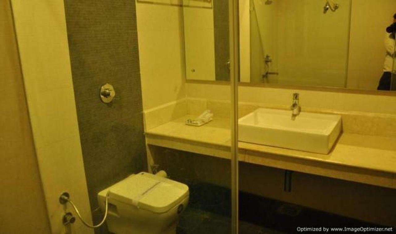 Hotel Diamond Plaza Csandígarh Kültér fotó