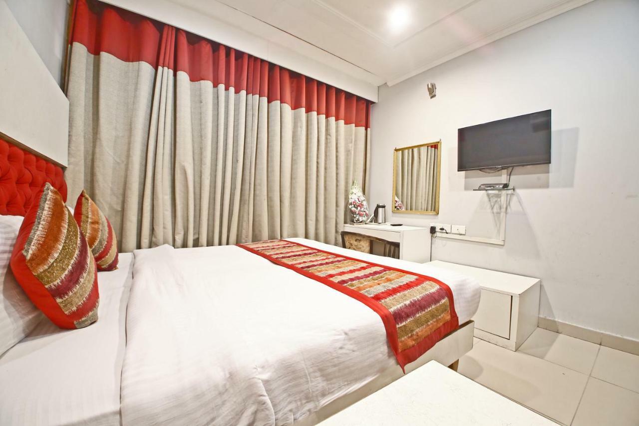 Hotel Diamond Plaza Csandígarh Kültér fotó