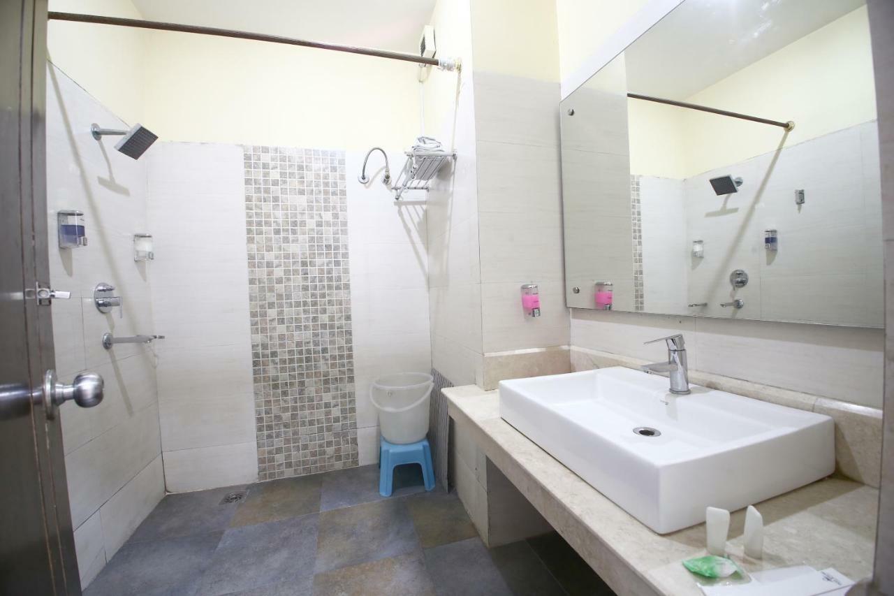 Hotel Diamond Plaza Csandígarh Kültér fotó