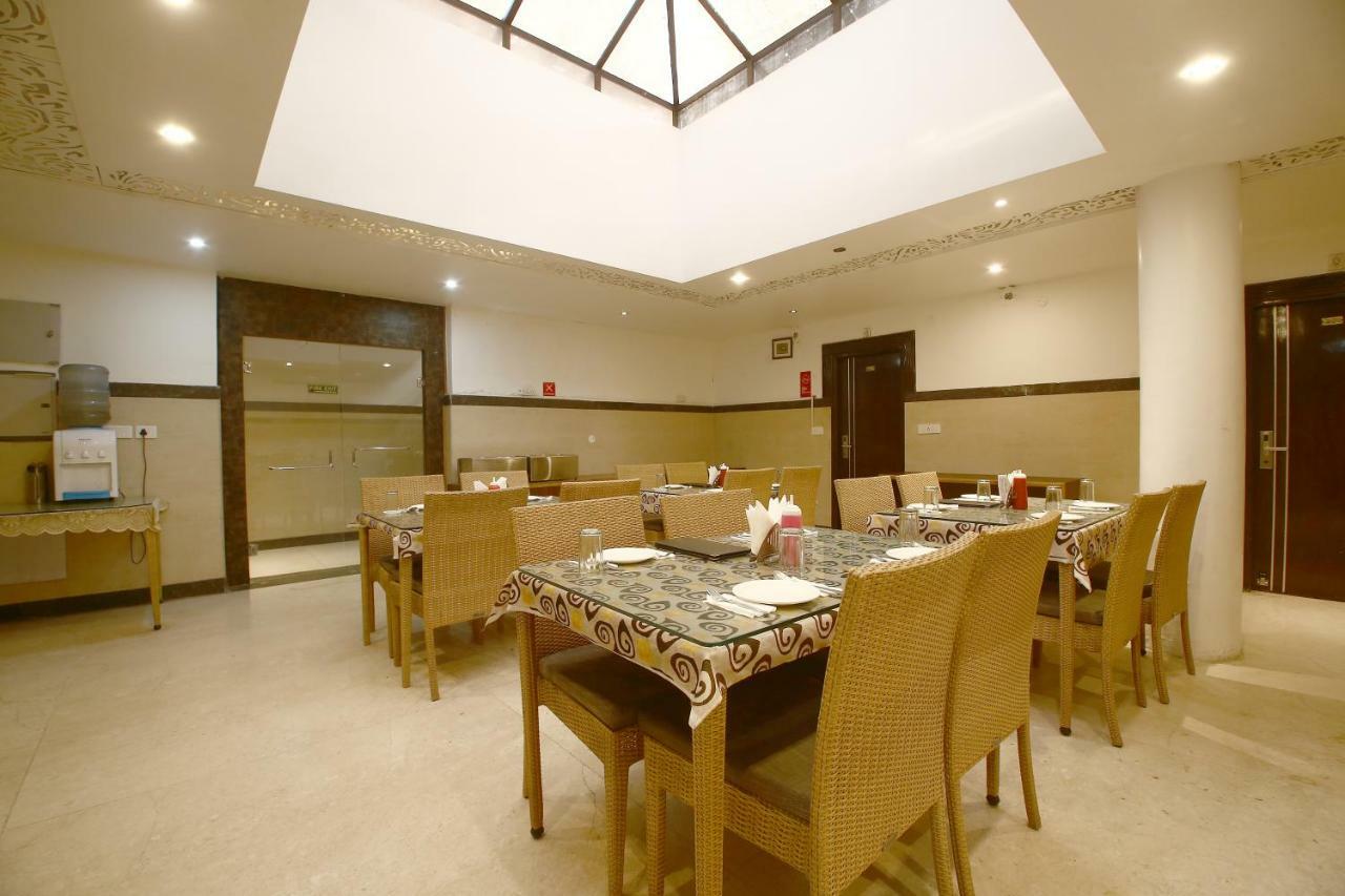 Hotel Diamond Plaza Csandígarh Kültér fotó