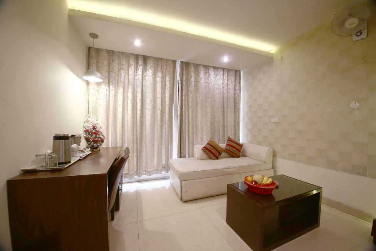 Hotel Diamond Plaza Csandígarh Kültér fotó