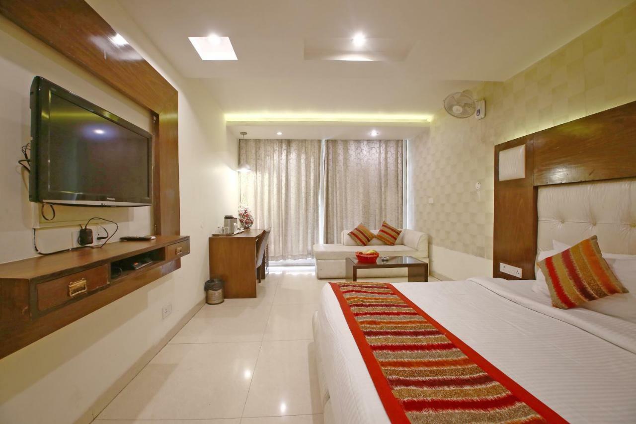 Hotel Diamond Plaza Csandígarh Kültér fotó