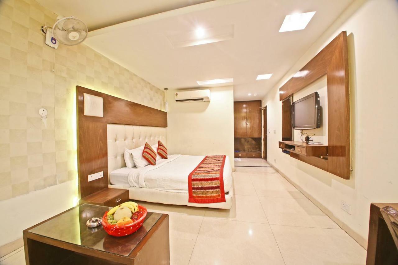 Hotel Diamond Plaza Csandígarh Kültér fotó