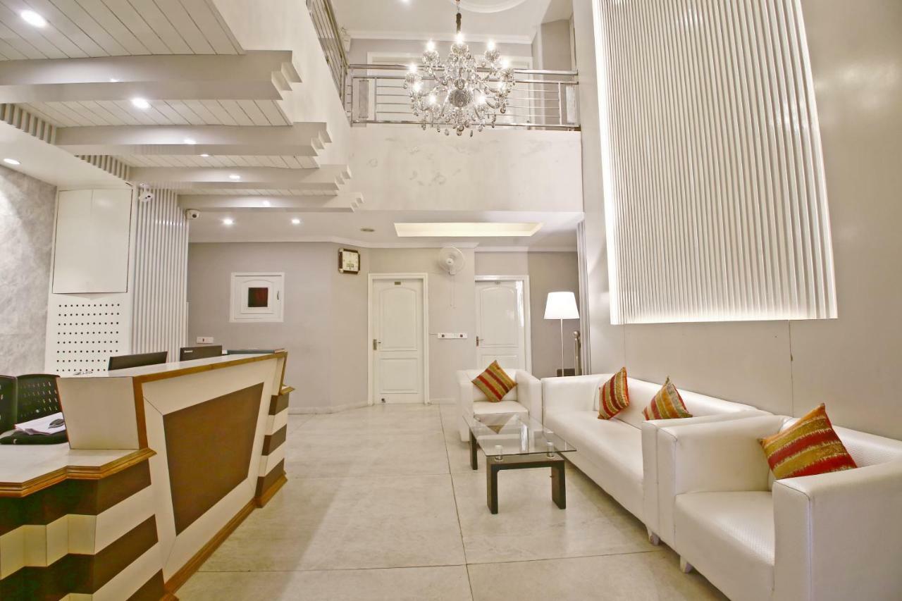 Hotel Diamond Plaza Csandígarh Kültér fotó