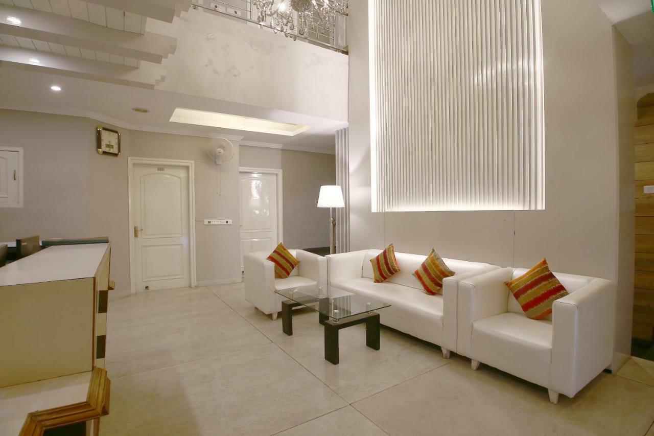 Hotel Diamond Plaza Csandígarh Kültér fotó