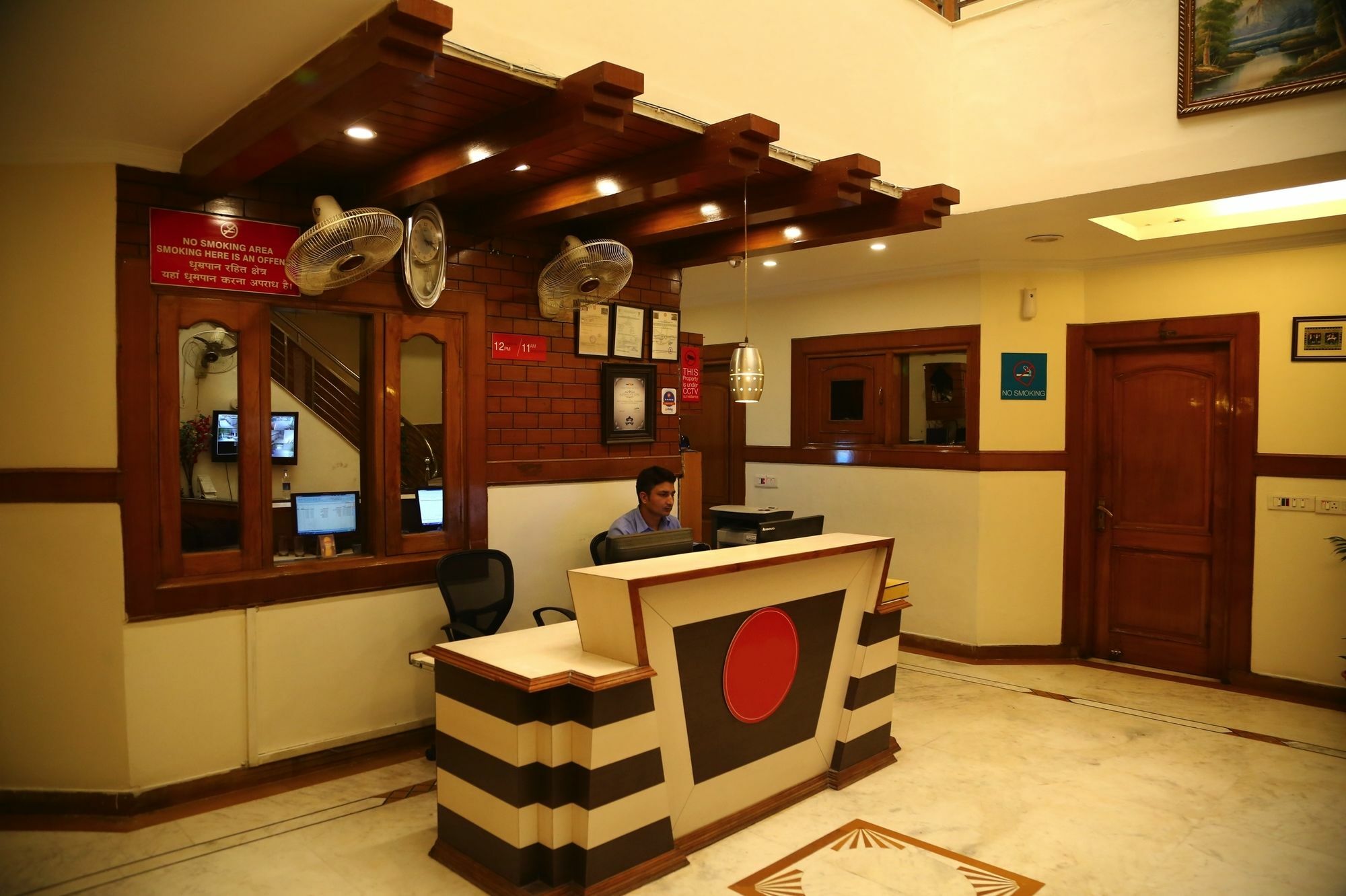 Hotel Diamond Plaza Csandígarh Kültér fotó