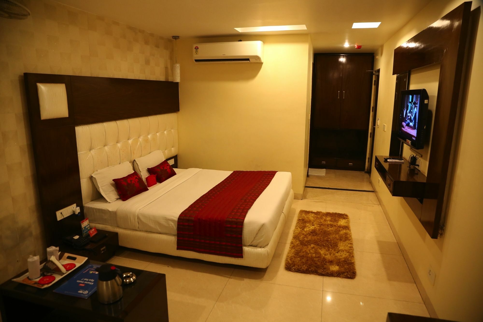 Hotel Diamond Plaza Csandígarh Kültér fotó