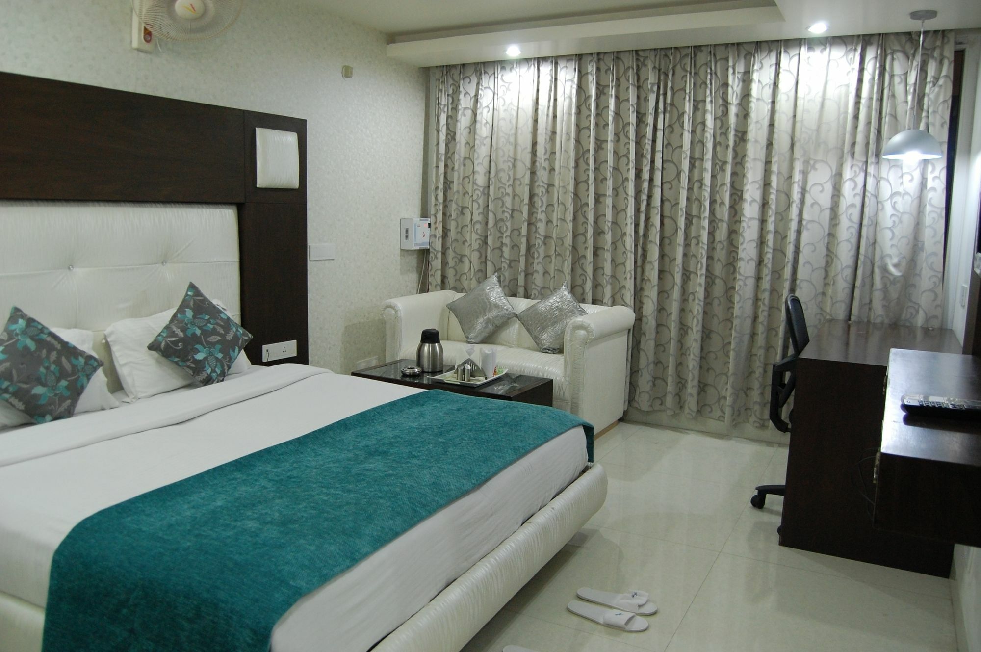 Hotel Diamond Plaza Csandígarh Kültér fotó