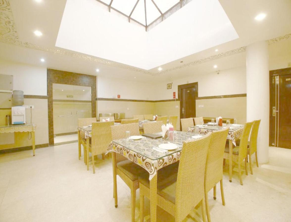 Hotel Diamond Plaza Csandígarh Kültér fotó
