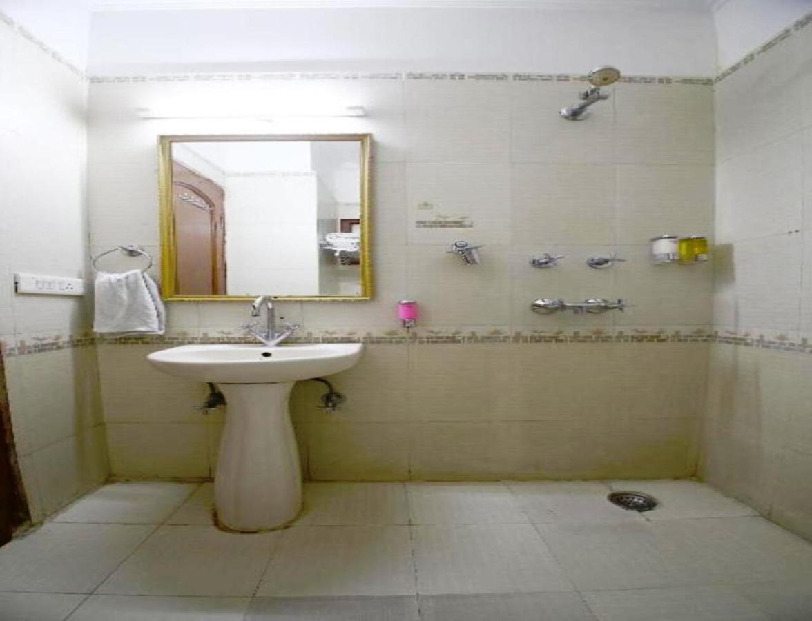 Hotel Diamond Plaza Csandígarh Kültér fotó
